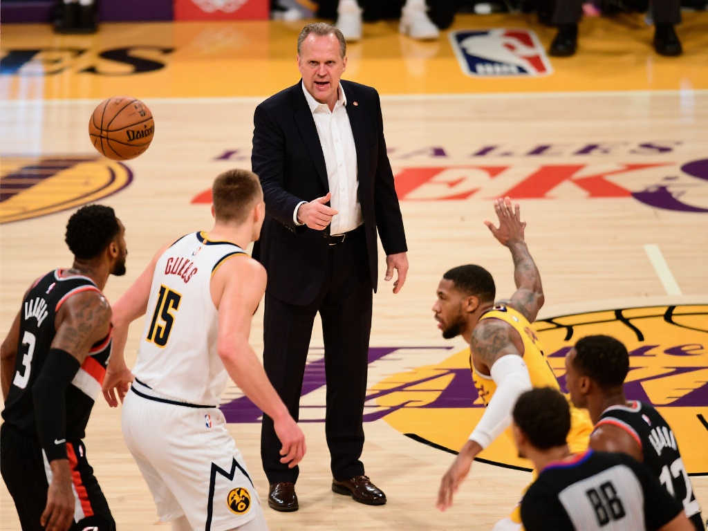 间秉承敬意 间秉承敬意