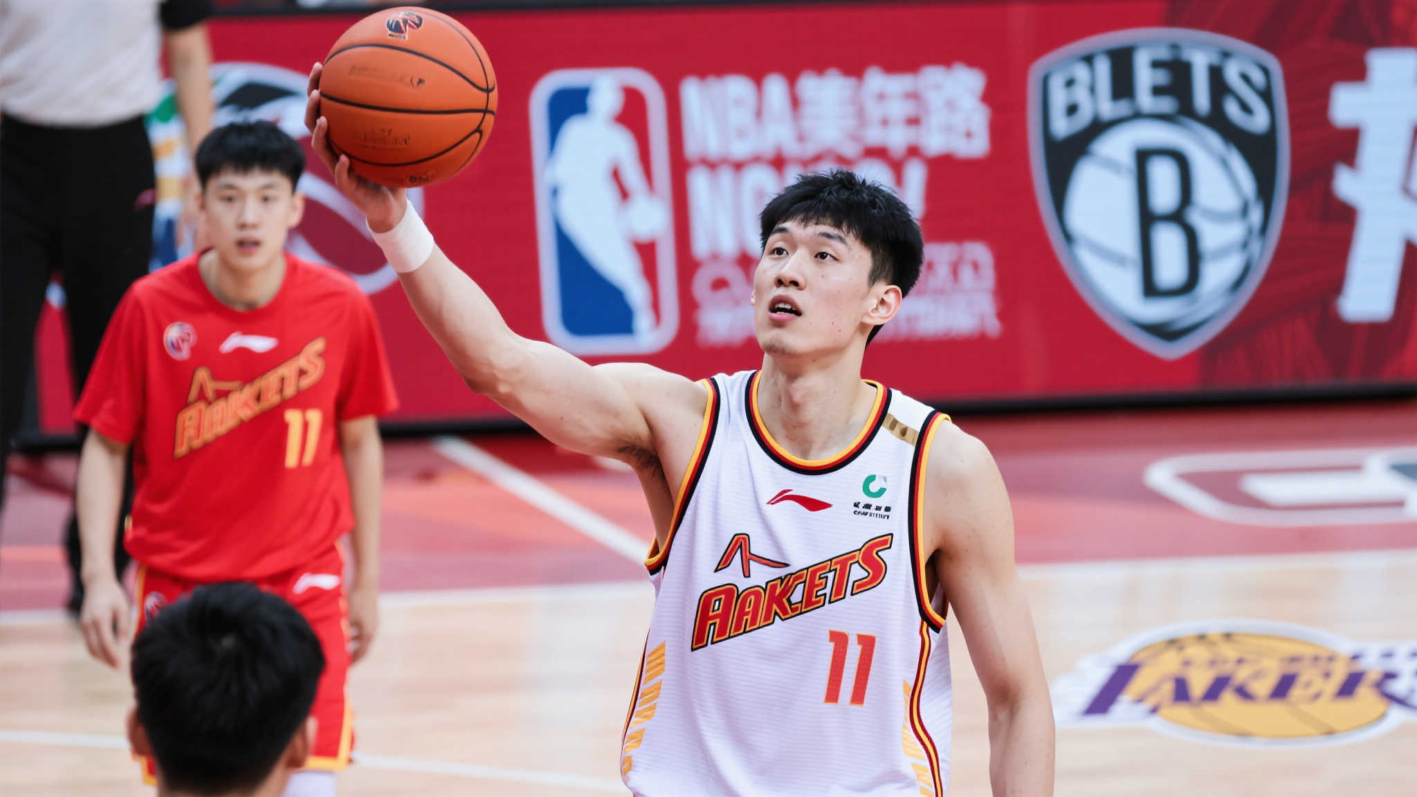 底线防守的 底线防守的